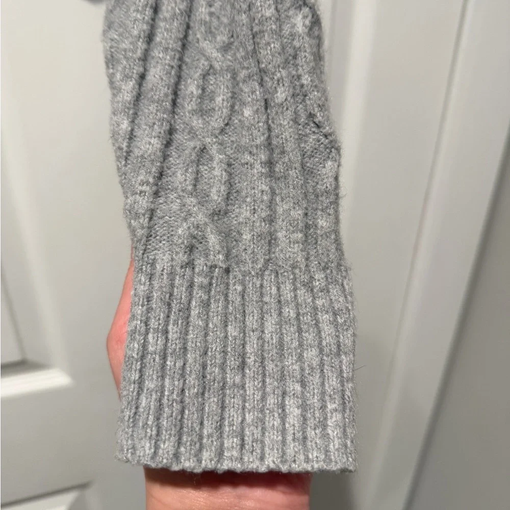 Auth.✅ ALO Yoga Bliss Knit Crop Hoodie in “Athletic Heather Grey” Size M/L🩶
